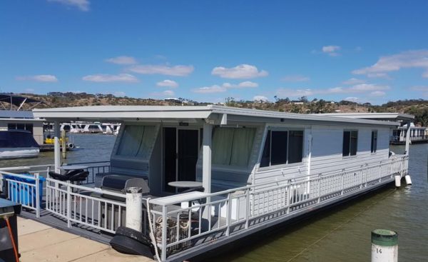 FUN DECK houseboat